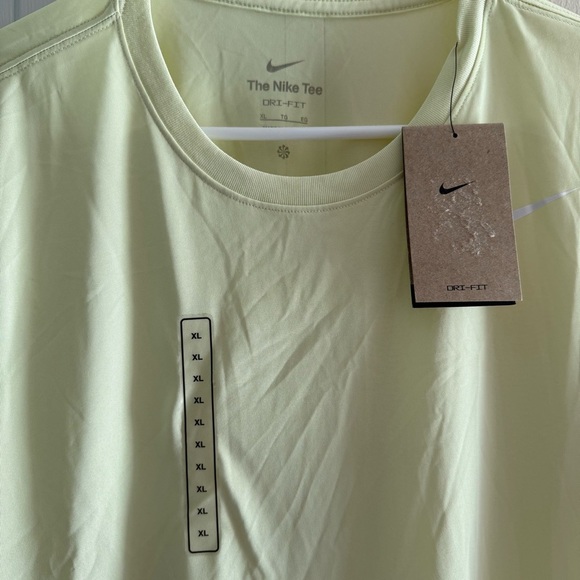 Women's Nike Tee DX0687 Thin Dri-Fit Polyester Legend T-Shirt NEW Yellow Size XL - Picture 2 of 4